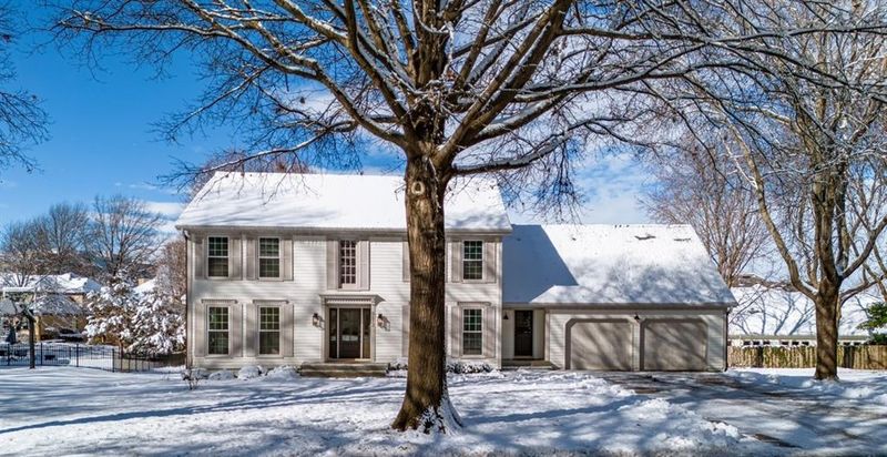 5112 W 111th Ter, Leawood, KS 66211