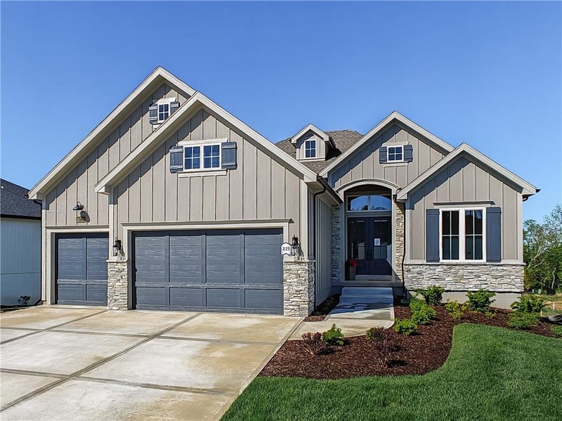 16724 Hayes St, Overland Park, KS 66085