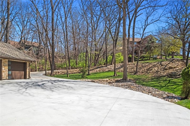 7 NW Briar Point Dr, Kansas City, MO 64116