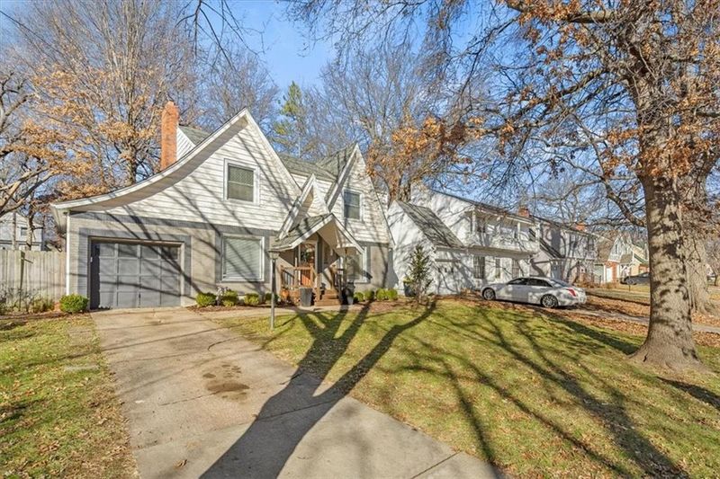 7424 Harrison St, Kansas City, MO 64131