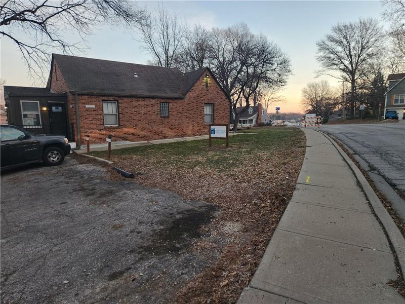 5940 Reeds Rd, Mission, KS 66202