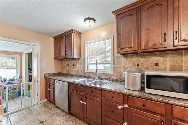 514 N Grover St, Liberty, MO 64068