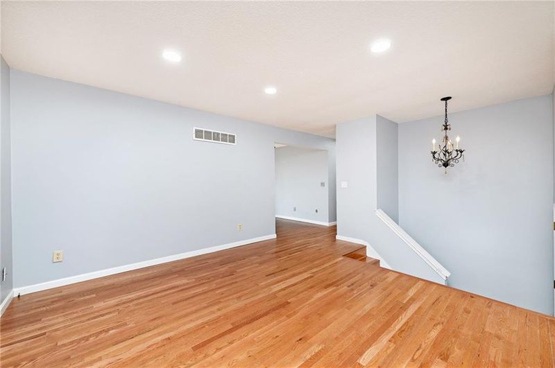 8715 N Oak Trafficway, Kansas City, MO 64155