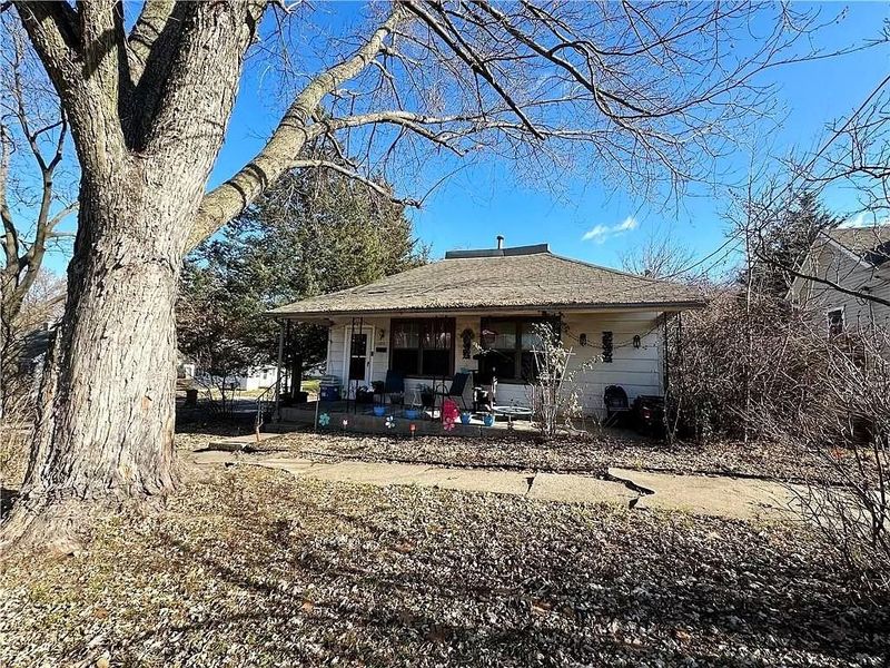 1215 N 19th St, St Joseph, MO 64501
