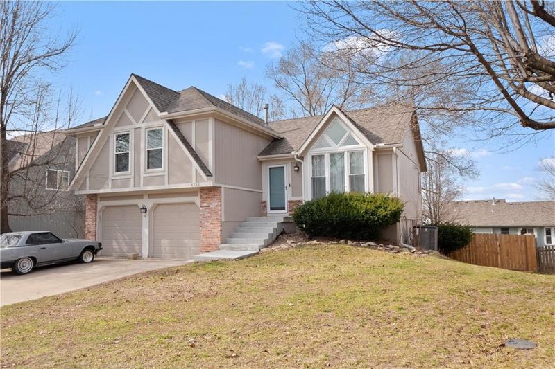 4744 Roundtree Ct, Shawnee, KS 66226