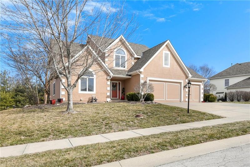 2104 Ridgeview Dr, Leavenworth, KS 66048