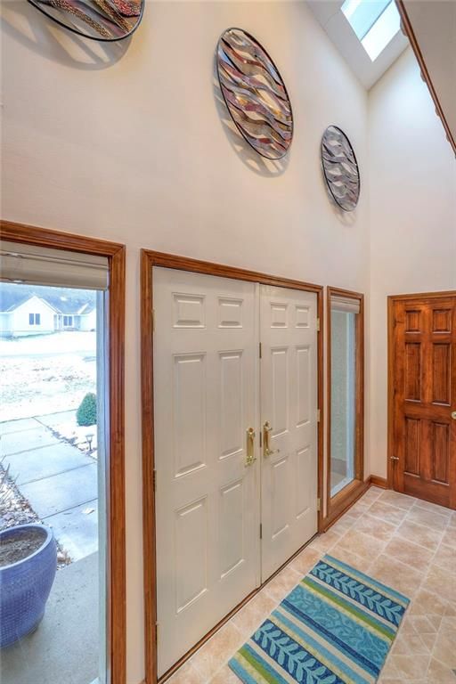 15463 Overbrook Ln, Overland Park, KS 66224