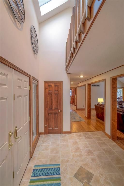 15463 Overbrook Ln, Overland Park, KS 66224