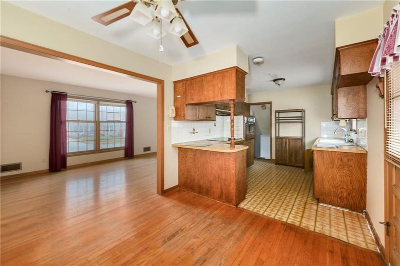 9705 Hardesty Ave, Kansas City, MO 64137