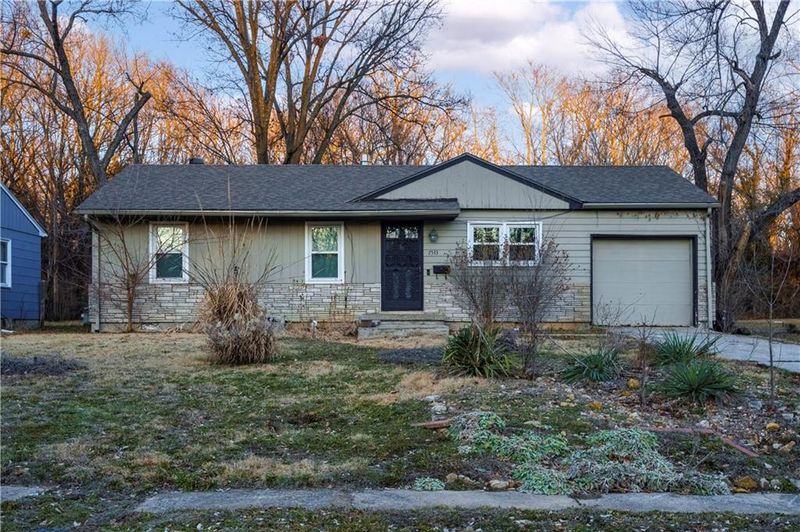 7533 Olive St, Kansas City, MO 64132