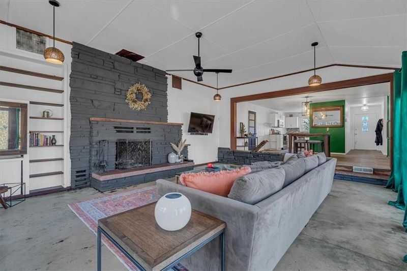 7533 Olive St, Kansas City, MO 64132