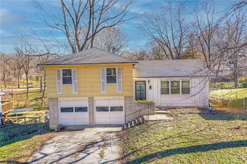 11207 Myrtle Ave, Kansas City, MO 64137