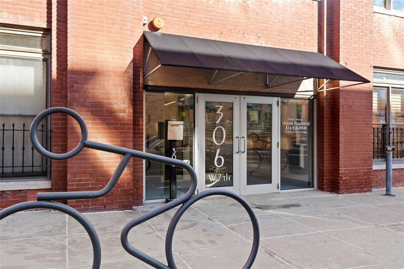 306 W 7th St #202, Kansas City, MO 64105