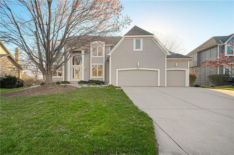 14713 Grandview St, Overland Park, KS 66221