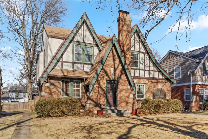 416 E 74th St, Kansas City, MO 64131