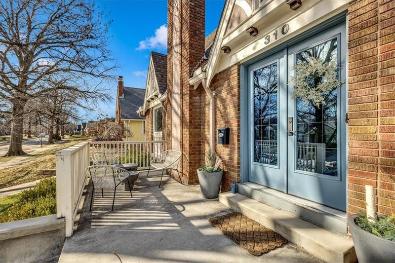 310 E 67th St, Kansas City, MO 64113