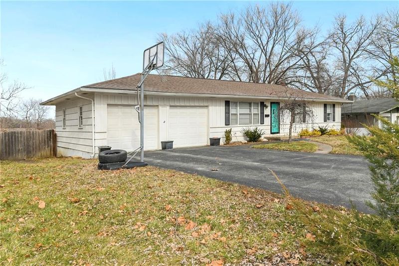 4704 E 109th Ter, Kansas City, MO 64137