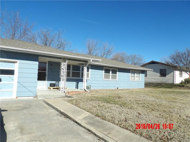 217 W Warren Ave, Garnett, KS 66032