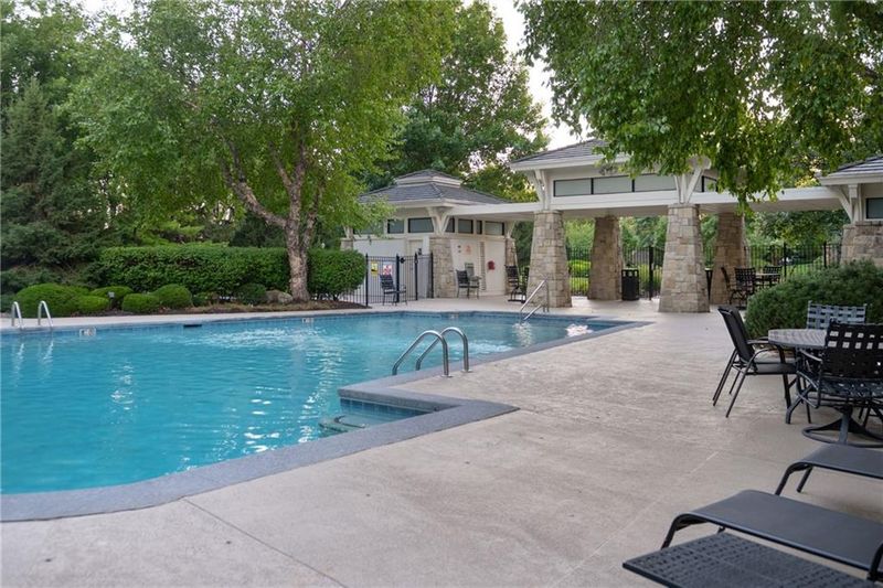 10511 W 140th Ter, Overland Park, KS 66221