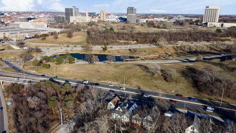 2804 Summit St, Kansas City, MO 64108