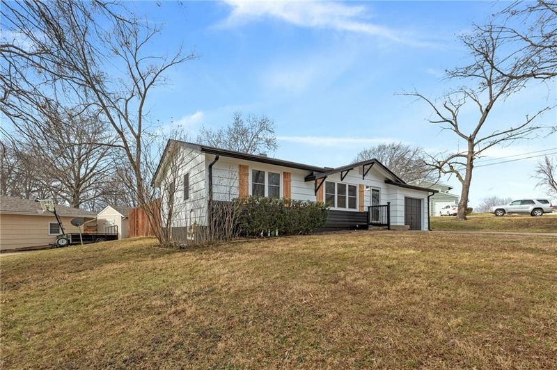 6907 74th Ter, Kansas City, MO 64152