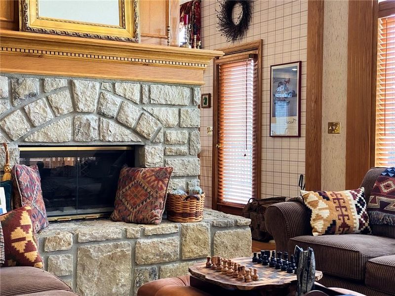 9208 W 141st St, Overland Park, KS 66221