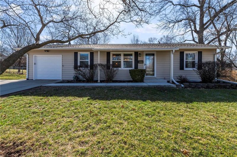 11931 W 70th St, Shawnee, KS 66216