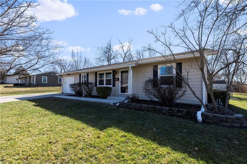 11931 W 70th St, Shawnee, KS 66216