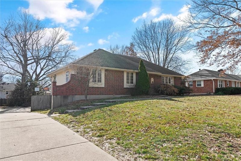 1217 Ann St, Excelsior Springs, MO 64024