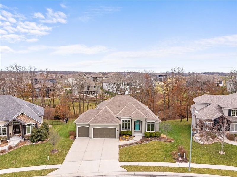 1112 Lakecrest Cir, Raymore, MO 64083