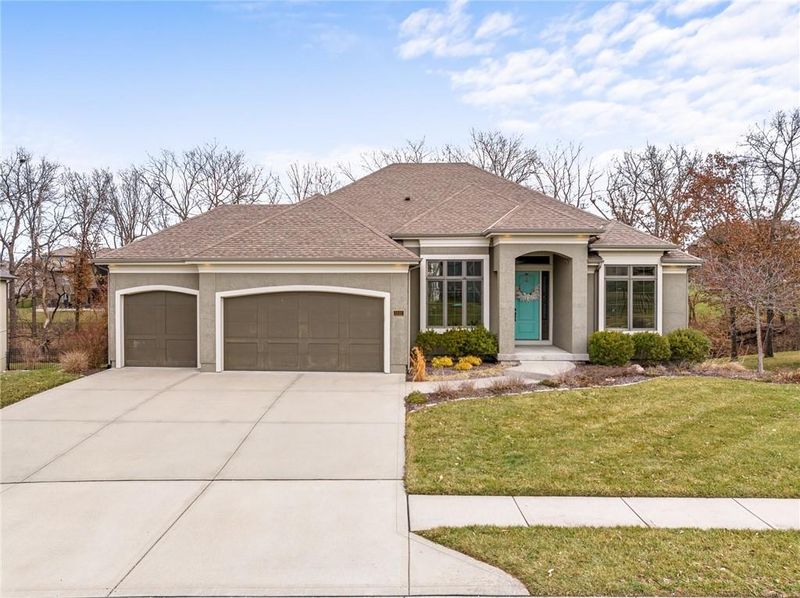 1112 Lakecrest Cir, Raymore, MO 64083