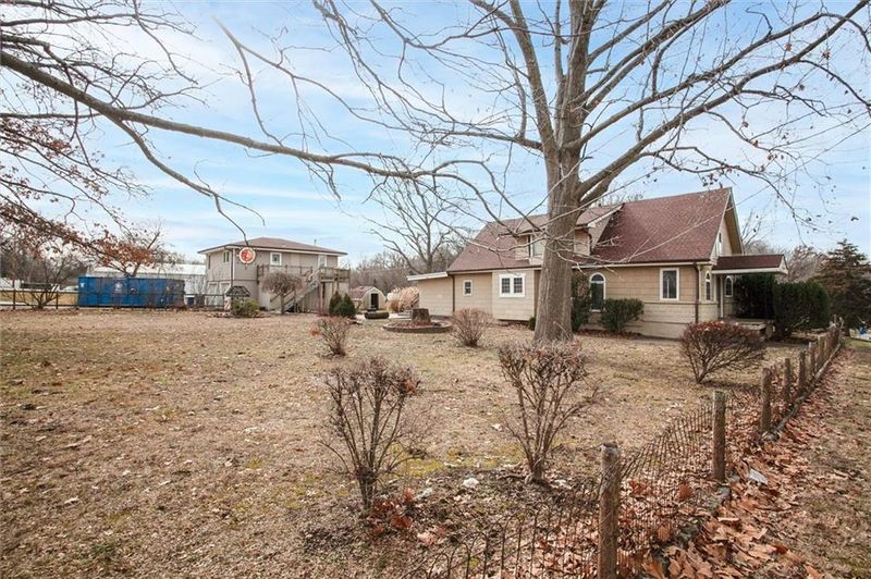 11019 E Norledge St, Sugar Creek, MO 64054
