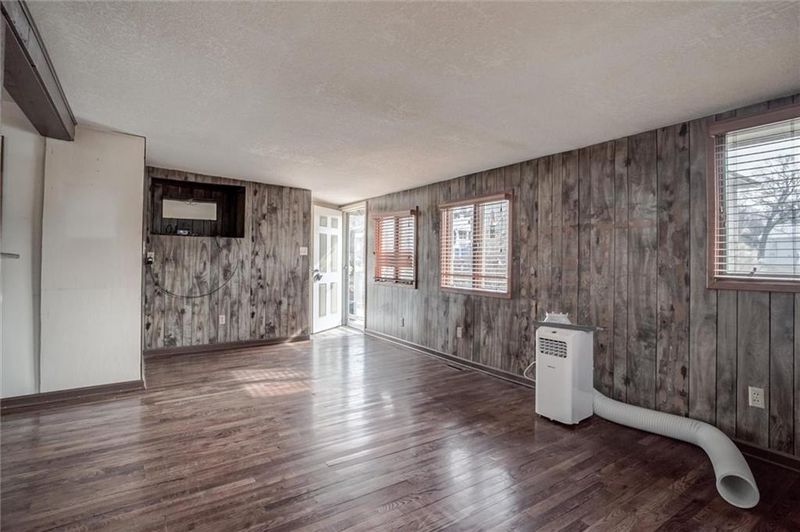 11019 E Norledge St, Sugar Creek, MO 64054