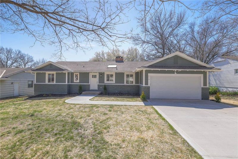 619 E 108th Ter, Kansas City, MO 64131
