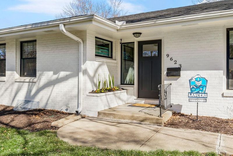 9623 Mission Rd, Overland Park, KS 66206