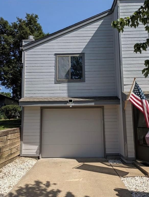 9030 E 85th Pl, Raytown, MO 64138