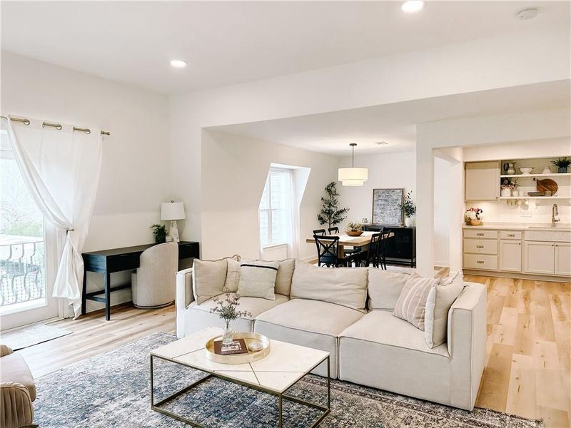 10734 Glenwood St #E, Overland Park, KS 66211