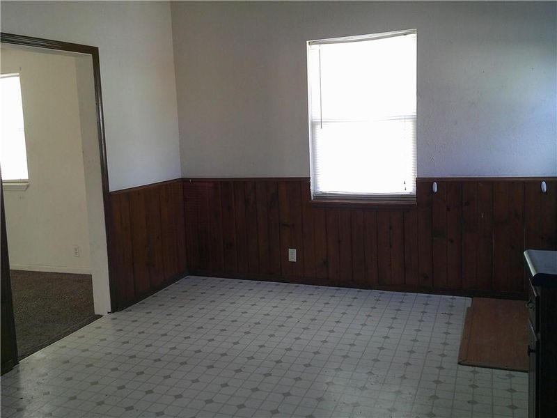 704 W Wea St, Paola, KS 66071