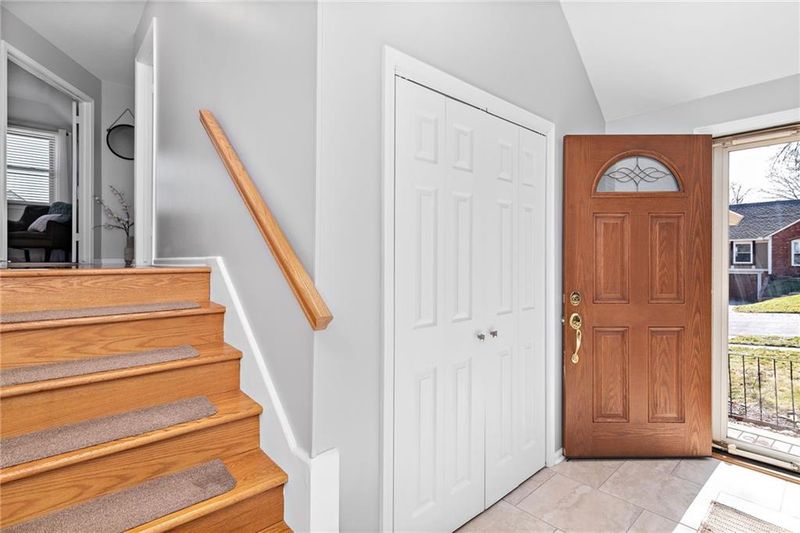 9800 W 103rd Ter, Overland Park, KS 66212