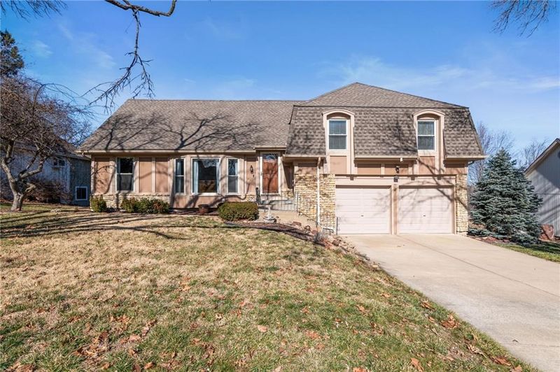 9800 W 103rd Ter, Overland Park, KS 66212