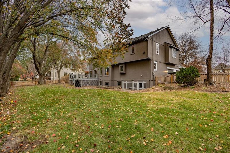 3205 W 130th St, Leawood, KS 66209