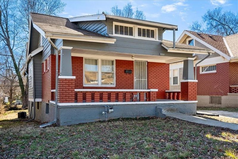 2203 E 70th St, Kansas City, MO 64132