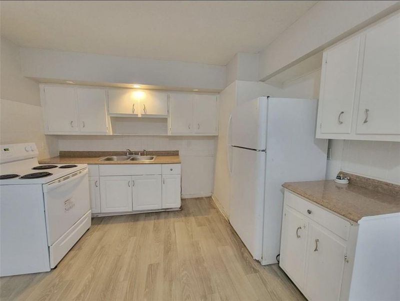 7906 E 108 St, Kansas City, MO 64134