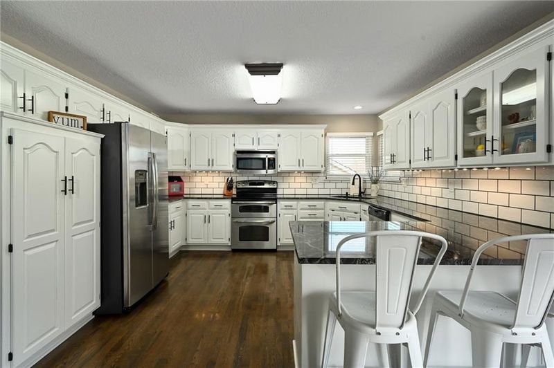 1024 SE 11 St, Lee's Summit, MO 64081