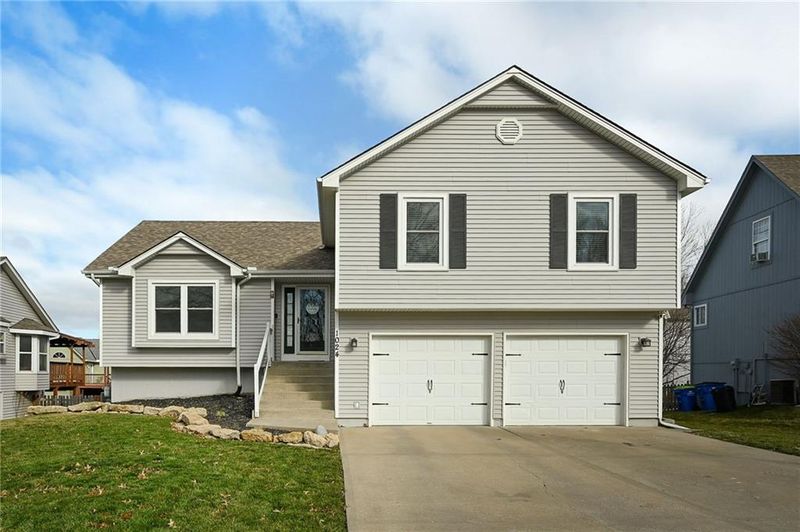 1024 SE 11 St, Lee's Summit, MO 64081