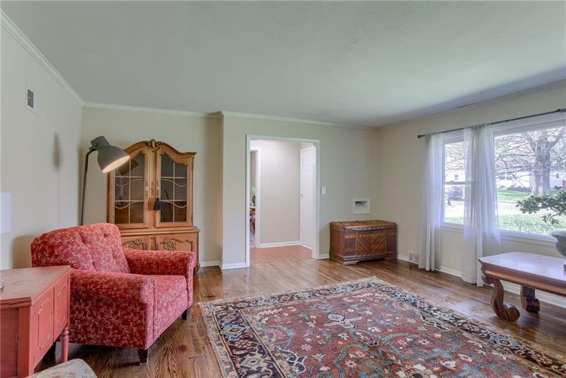 6911 W 69th St, Overland Park, KS 66204