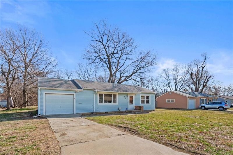 7601 Hardy St, Overland Park, KS 66204