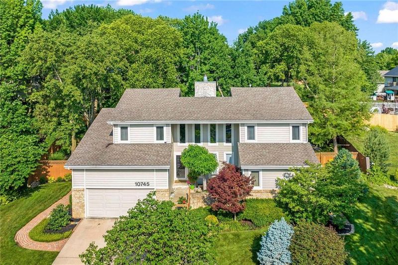10745 W 109th St, Overland Park, KS 66210
