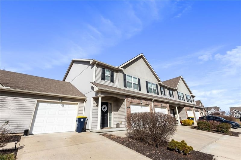 9420 Adrian Ave, Kansas City, MO 64154