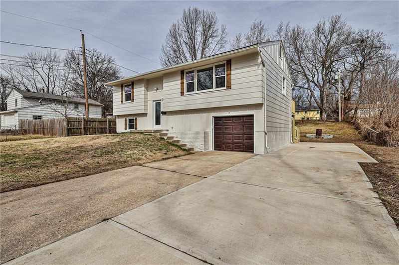 8212 E 110th Ter, Kansas City, MO 64134